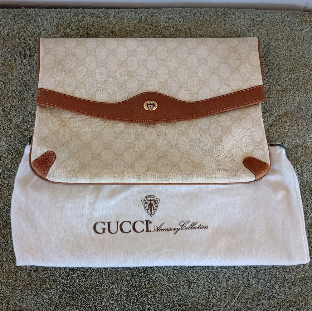 GUCCI PVC GG Supreme Clutch - Cream w/ Tan Leather - Picture 2 of 16